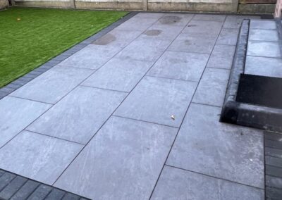 Outdoor porcelain by Didsbury Driveways